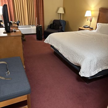 Hampton Inn Bozeman - Single King Bedroom - Hotels Near Me - Bozeman, Montana Hampton Inn Bozeman - Single King Bedroom - Hotels Near Me - Bozeman, Montana