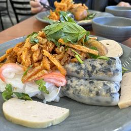 Banh cuon dac biet Banh cuon dac biet