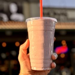 Mona's Burgers & Shakes - Berry shake 24 ounces $8.25