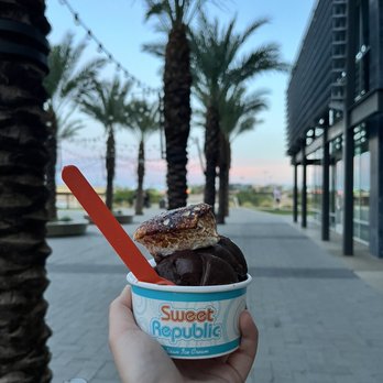 Sweet Republic - Sorbet with toasted marshmallow on top - Ice Cream & Frozen Yogurt Near Me - Tempe, Arizona Sweet Republic - Sorbet with toasted marshmallow on top - Ice Cream & Frozen Yogurt Near Me - Tempe, Arizona