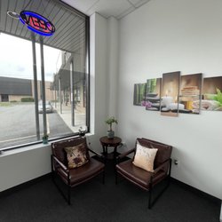 AMP Healthy Spa - Great reception area with nice entertainment. The Asian ladies will also serve you various coffee's, tea's, water & juices.
