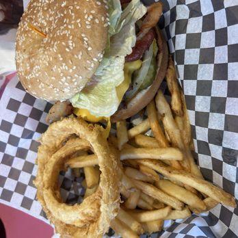 Angel's Dining Car - Samson cheeseburger with bacon - Southern Near Me - Palatka, Florida
