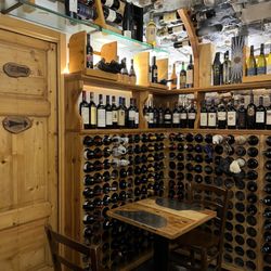 Enoteca Cava Turacciolo - ambiance :)