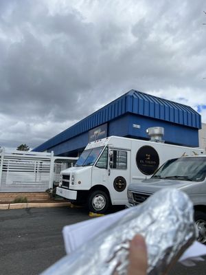 El Viejón Taquería y Mariscos food truck by null