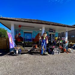 Sevier Valley Coffee - Love all their Halloween decorations!!