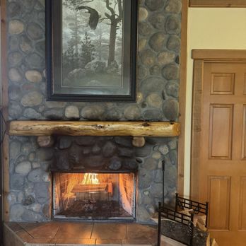 Callahan's Mountain Lodge and Restaurant - Wood burning fireplaces are great - Venues & Event Spaces Near Me - Ashland, Oregon Callahan's Mountain Lodge and Restaurant - Wood burning fireplaces are great - Venues & Event Spaces Near Me - Ashland, Oregon