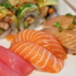 Momiji - Sushi combo