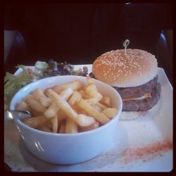 Le 116 - Le 116 burger (double steak, cheddar, oignon, sauce burger, tomate, concombre)