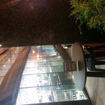 Robinsons Selections - Seats outside for people with pets. - Grocery Near Me - Taguig, NCR