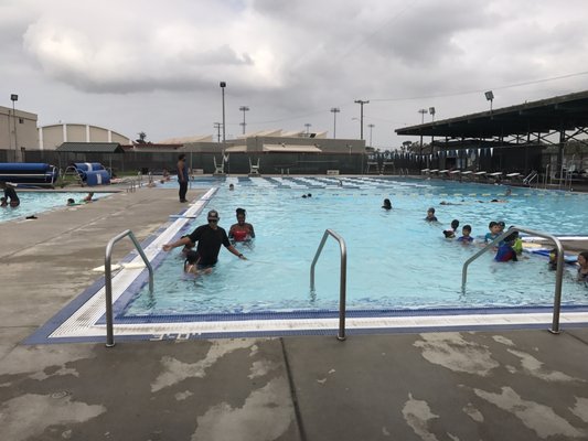 Hawthorne Pool by null