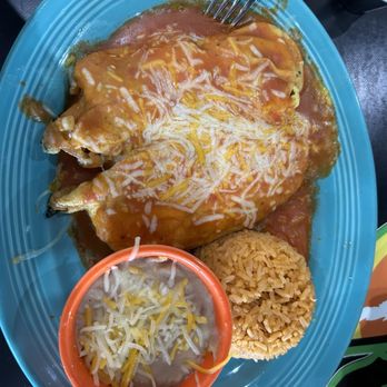 La Caguama - chile relleno combination plate with rice and beans - Mexican Near Me - Yucca Valley, California La Caguama - chile relleno combination plate with rice and beans - Mexican Near Me - Yucca Valley, California