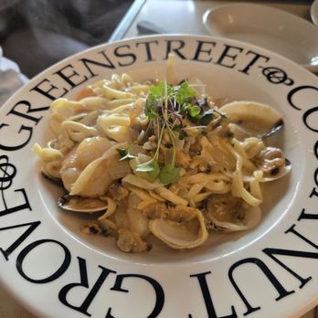 Greenstreet Cafe - Linguine with class and shrimp - Breakfast & Brunch Near Me - Miami, Florida Greenstreet Cafe - Linguine with class and shrimp - Breakfast & Brunch Near Me - Miami, Florida