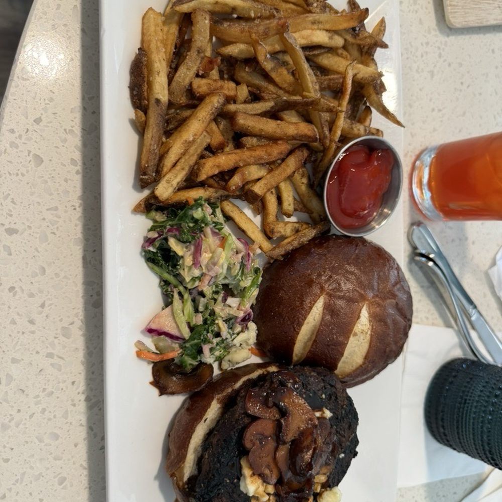 The Beach House - Bayview Burger - Bars Near Me - Bristol, Rhode Island