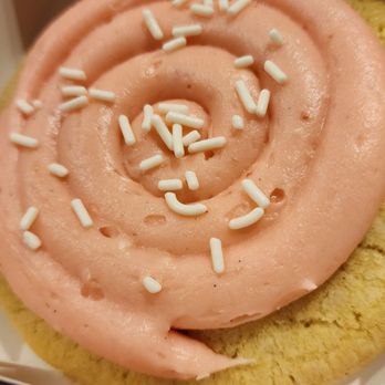 Crumbl - Namao Centre - Strawberry cupcake - Bakeries Near Me - Edmonton, Alberta Crumbl - Namao Centre - Strawberry cupcake - Bakeries Near Me - Edmonton, Alberta