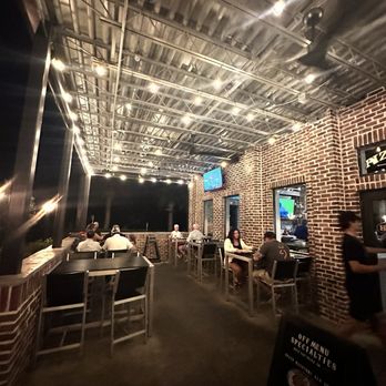 Bronx House Pizza - Outdoor patio - Sandwiches Near Me - St. Augustine, Florida Bronx House Pizza - Outdoor patio - Sandwiches Near Me - St. Augustine, Florida