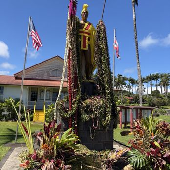 Kings View Cafe - King Kamehameha Day leis following his day of honor. - Cafes Near Me - Kapaau, Hawaii Kings View Cafe - King Kamehameha Day leis following his day of honor. - Cafes Near Me - Kapaau, Hawaii