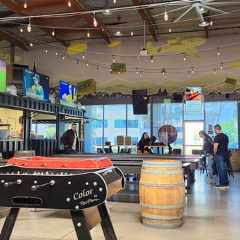 Temecula Valley Cable Car Wine Tours - Bar at the beginning of the tour. - Wine Tours Near Me - Temecula, California