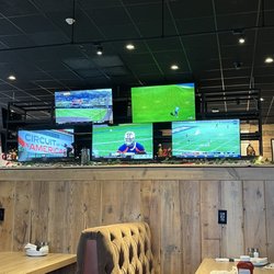 Junior's Bar and Grill