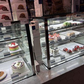 Paris Baguette - Inside - Bakeries Near Me - Los Angeles, California Paris Baguette - Inside - Bakeries Near Me - Los Angeles, California