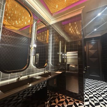 Grand Venue - Fancy woman restroom - Venues & Event Spaces Near Me - Los Angeles, California