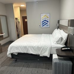 Holiday Inn Express & Suites Oklahoma City North - Bedroom