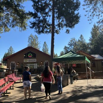 Apple Ridge Farms - Bakeries Near Me - Camino, California