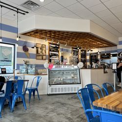 Abbott's Frozen Custard - Inside