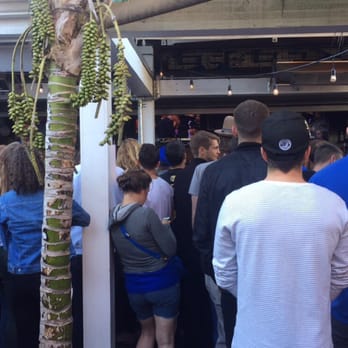 Kingfish Pub & Cafe - Jam packed but still fun! Very good crowd! - Dive Bars Near Me - Oakland, California