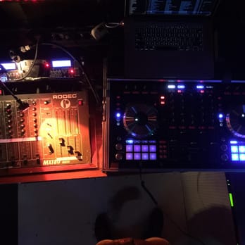 Starlight No.1 - Der Platz für den Plattenakrobaten . "Ein Bier für den DJ!" - Dance Clubs Near Me - Hamburg, HH Starlight No.1 - Der Platz für den Plattenakrobaten . "Ein Bier für den DJ!" - Dance Clubs Near Me - Hamburg, HH