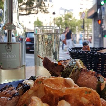 Le Verre Volé - View of the canal with the seared tuna, summer vegetables, and potato crisps - Wine Bars Near Me - Paris, 75 Le Verre Volé - View of the canal with the seared tuna, summer vegetables, and potato crisps - Wine Bars Near Me - Paris, 75