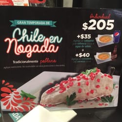 Temporada de chiles lista en el local..