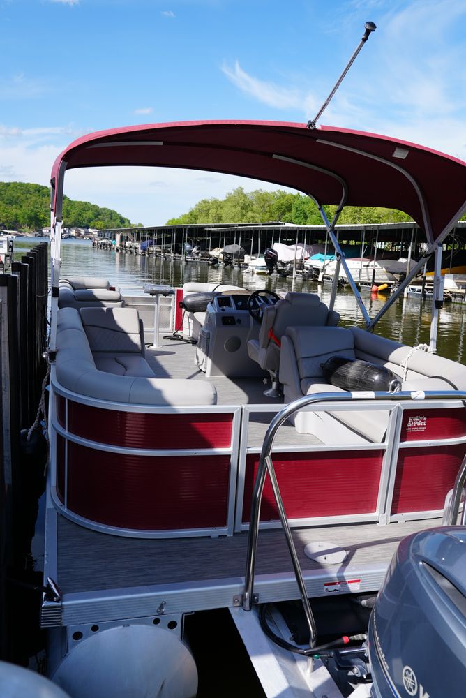 Franky & Louie's Boat Rentals Logo