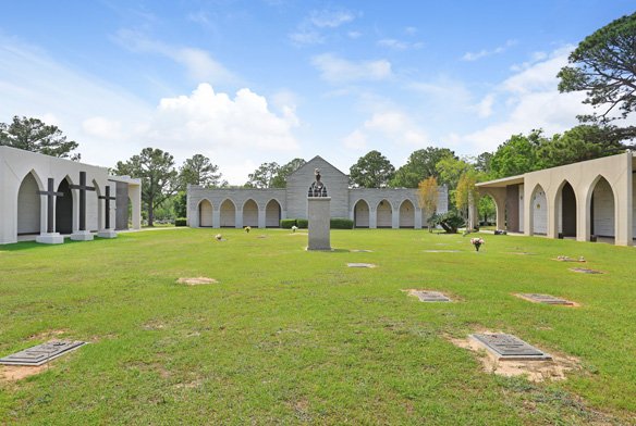 PINE CREST FUNERAL HOME & PINE CREST CEMETERY - Updated November 2025