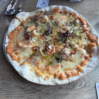 Noah Restaurant - Shrimp herb pizza - Portuguese Near Me - A dos Cunhados, 11 Noah Restaurant - Shrimp herb pizza - Portuguese Near Me - A dos Cunhados, 11