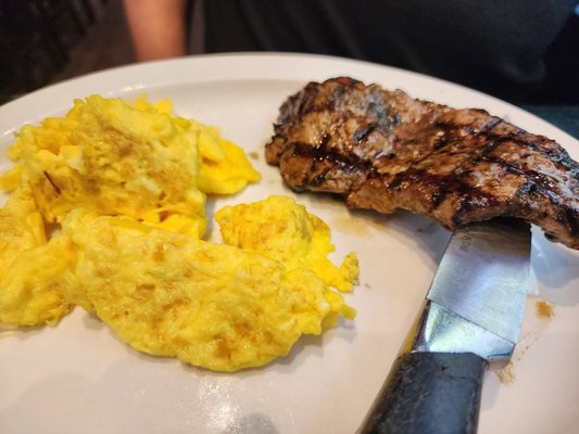 Quincy’s Potomac Bar & Grille by null