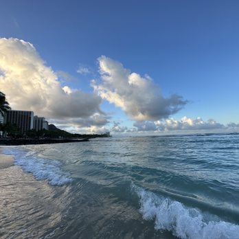 Waikiki Beach Walls - Beaches Near Me - Honolulu, Hawaii Waikiki Beach Walls - Beaches Near Me - Honolulu, Hawaii