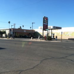 7-Eleven - Pumps & entrance