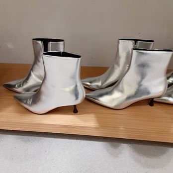 Zara - Metallic silver boots - Women's Clothing Near Me - Richmond, British Columbia Zara - Metallic silver boots - Women's Clothing Near Me - Richmond, British Columbia
