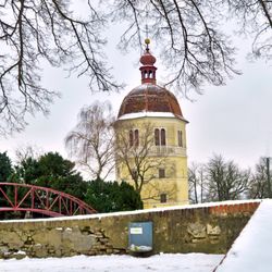 Schlossberg - Katholisch-religiöser Fanatismus unter Herzog Karl II. ließ 1588 den umstrittenen Glockenturm mit darunterliegendem Gefängnis erbauen