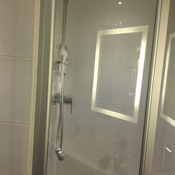 Ibis Hotel - Shower - Hotels Near Me - Edinburgh, EDH