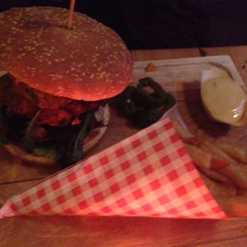 Cafe Kostverloren - De nieuwe burger met 2x 100 gram vlees en nachos E14,75 - Coffee & Tea Near Me - Amsterdam, New Hampshire