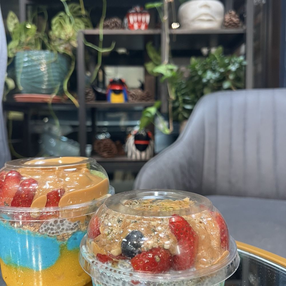Island Bodega - Small and medium bowls - Acai Bowls Near Me - Cerritos, California