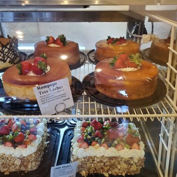 Artisan Bakery - There were beautiful cakes - Patisserie/Cake Shop Near Me - Indianapolis, Indiana