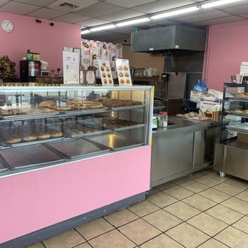 Mr Goods Donuts Shop - Donut display case - Donuts Near Me - Pasadena, California