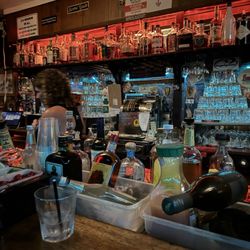 The Sandpiper Lounge - Bar
