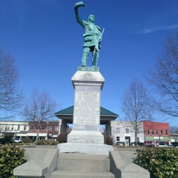 Statue of Davy Crockett
