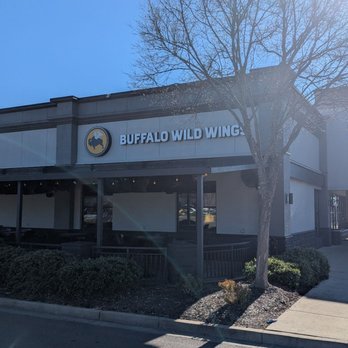 Buffalo Wild Wings - American Near Me - Memphis, Tennessee