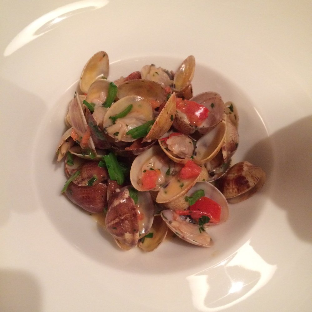 Divinis - Clams - Italian Near Me - Prague, Puerto Rico