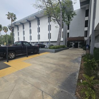 Azul Vision - Exterior of building - Ophthalmologists Near Me - Torrance, California