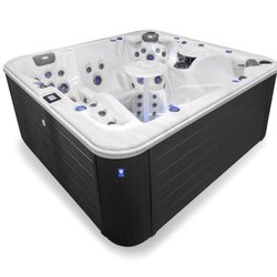 Backyard Canada - Clearwater's Pearl Island hot tub
